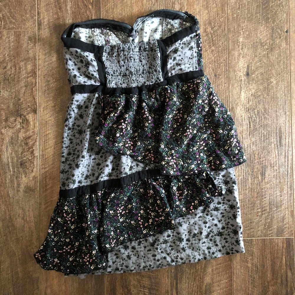 💕 Urban Outfitters Strapless Ruffle Dress 💕 - Picture 2 of 7